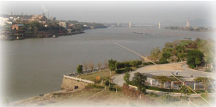 彩色瀝青,彩色微表處,彩色路面修復(fù),瀝青路面改色,彩色防滑路面,彩色陶瓷顆粒路面,彩色塑膠跑道,道路標(biāo)線(xiàn),夜光路面 -德州綠水青山景觀(guān)工程有限公司